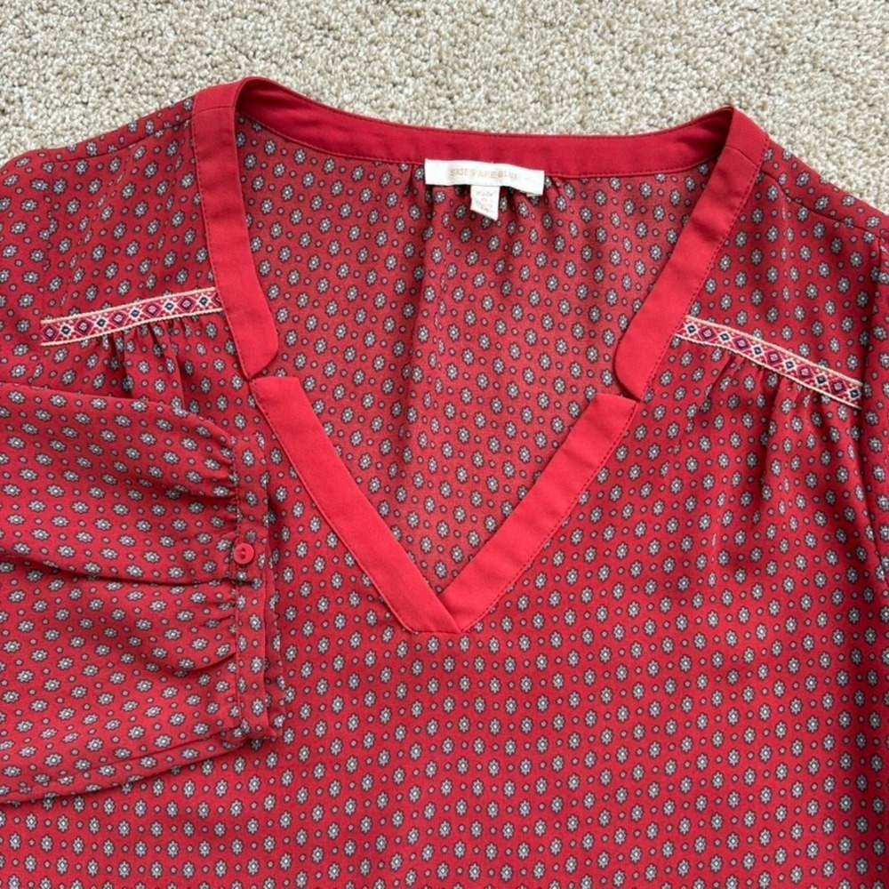 Skies Are Blue Womens Blouse Medium Red Geometric Print 3/4 Sleeve V-Neck Top